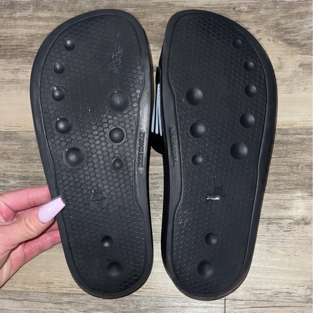 ❗️SALE❗️VALENTINO Black & White Logo Slides - Picture 9 of 9